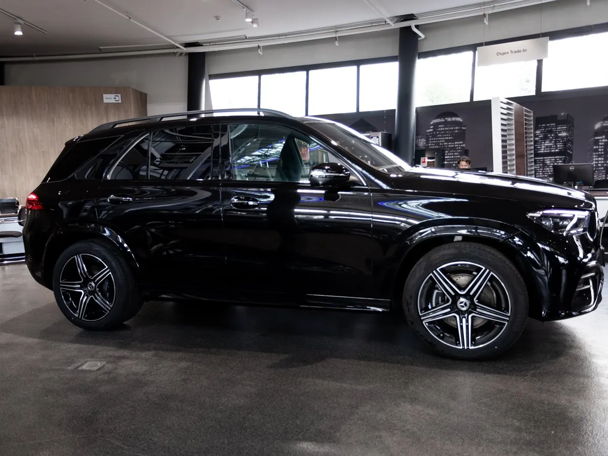 Mercedes-Benz GLE 300d 4MATIC 9G-TRONIC (269 л.с.) Черный в АВИЛОН. Слайд №4