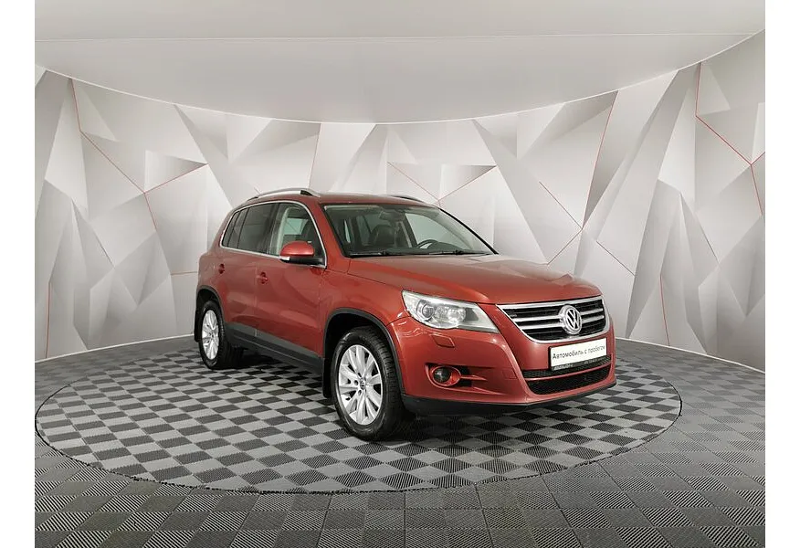 Volkswagen Tiguan 2.0 TSI 4Motion AT (180 л.с.) Sport & Style Красный в АВИЛОН. Слайд №3