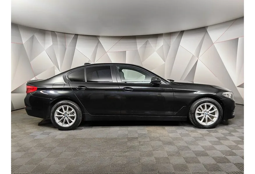 BMW 5 серия 520d xDrive Steptronic (190 л.с.) Base (Локальная сборка) Черный в АВИЛОН. Слайд №6