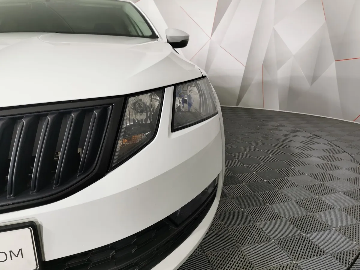 Skoda Octavia 1.6 AT (110 л.с.) Белый в АВИЛОН. Слайд №10