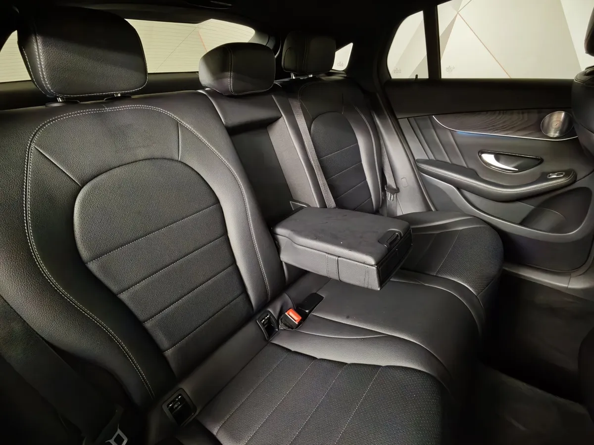Mercedes-Benz GLC Купе 300 d 9G-TRONIC 4MATIC (245 л.с.) Premium Черный в АВИЛОН. Слайд №17