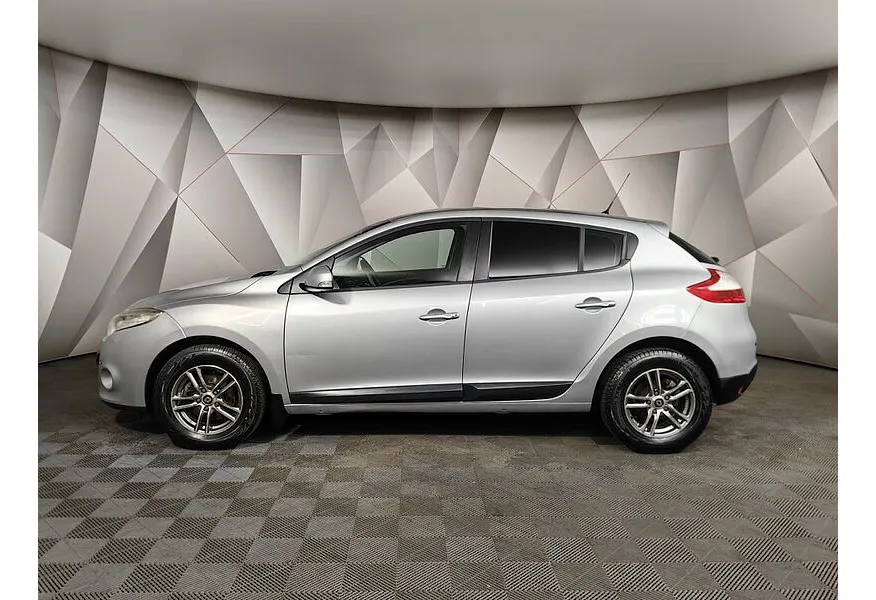 Renault Megane 1.6 MT (106 л.с.) Голубой в АВИЛОН. Слайд №5 Renault Megane 1.6 MT (106 л.с.) Голубой в АВИЛОН. Слайд №5