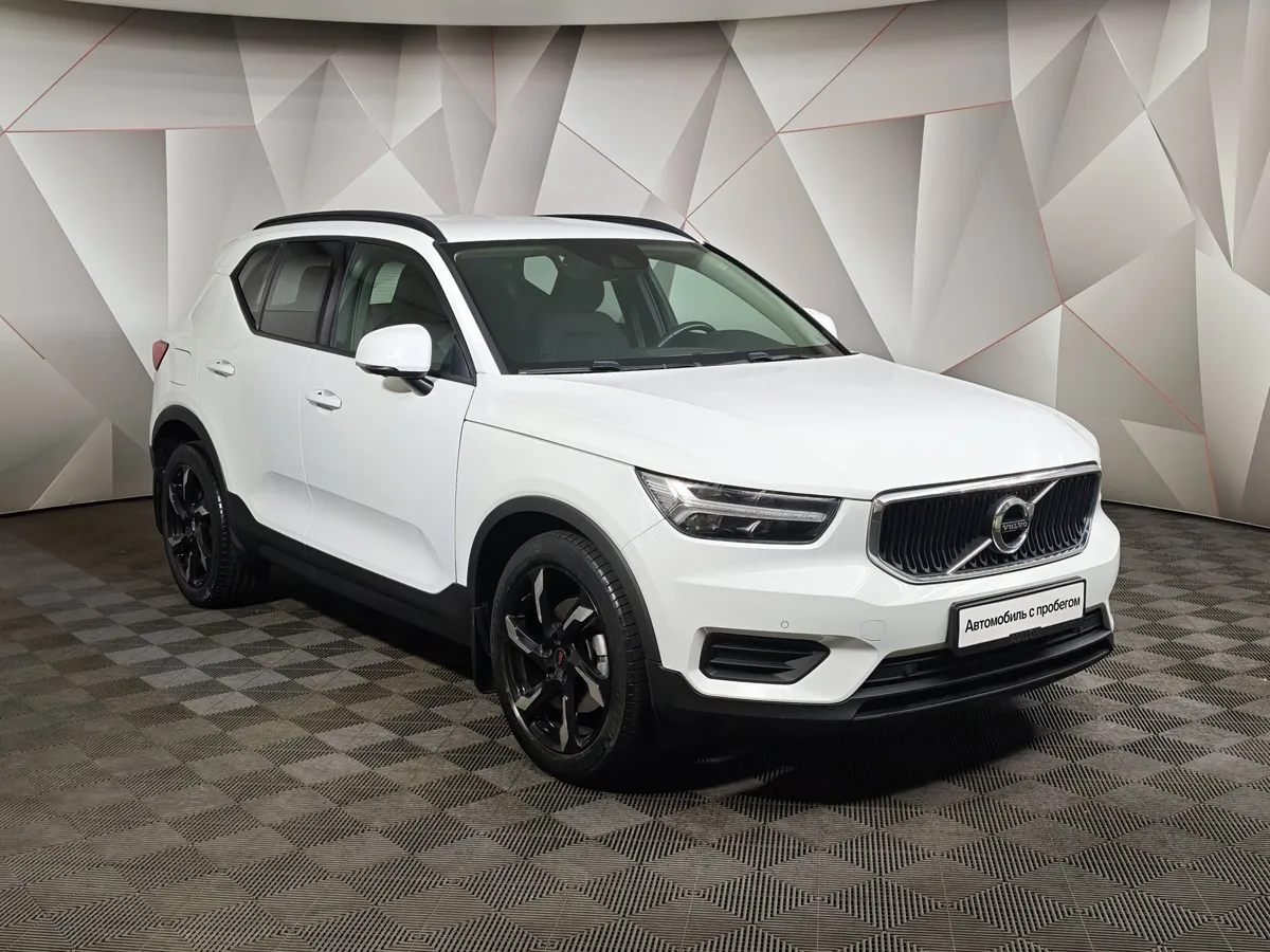 Volvo XC40 2.0 D3 Drive-E AT AWD (150 л.с.) Momentum Белый в АВИЛОН. Слайд №3
