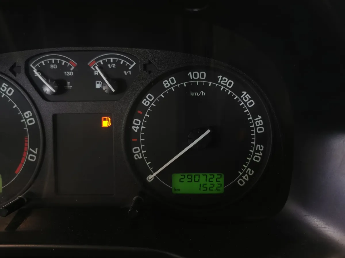 Skoda Octavia 1.6 MT (102 л.с.) Красный в АВИЛОН. Слайд №17