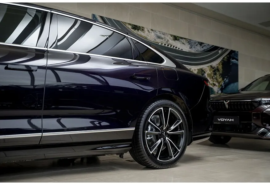 Voyah Passion 1.5 AT AWD (530 л.с.) Executive Фиолетовый в АВИЛОН. Слайд №13