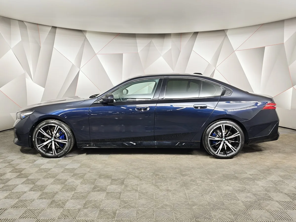 BMW 5 серия 530i xDrive AT (252 л.с.) Синий в АВИЛОН. Слайд №5