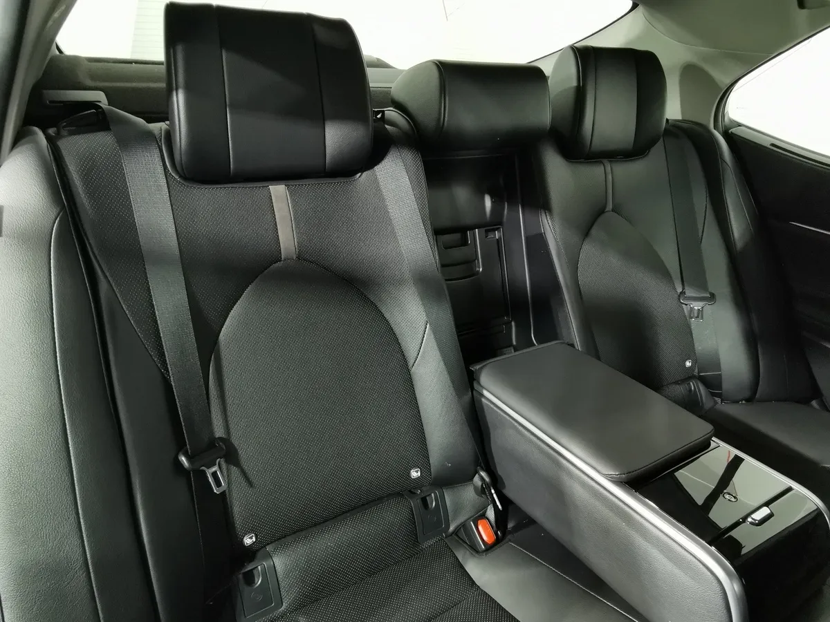 Toyota Camry 3.5 AT (249 л.с.) Белый в АВИЛОН. Слайд №16