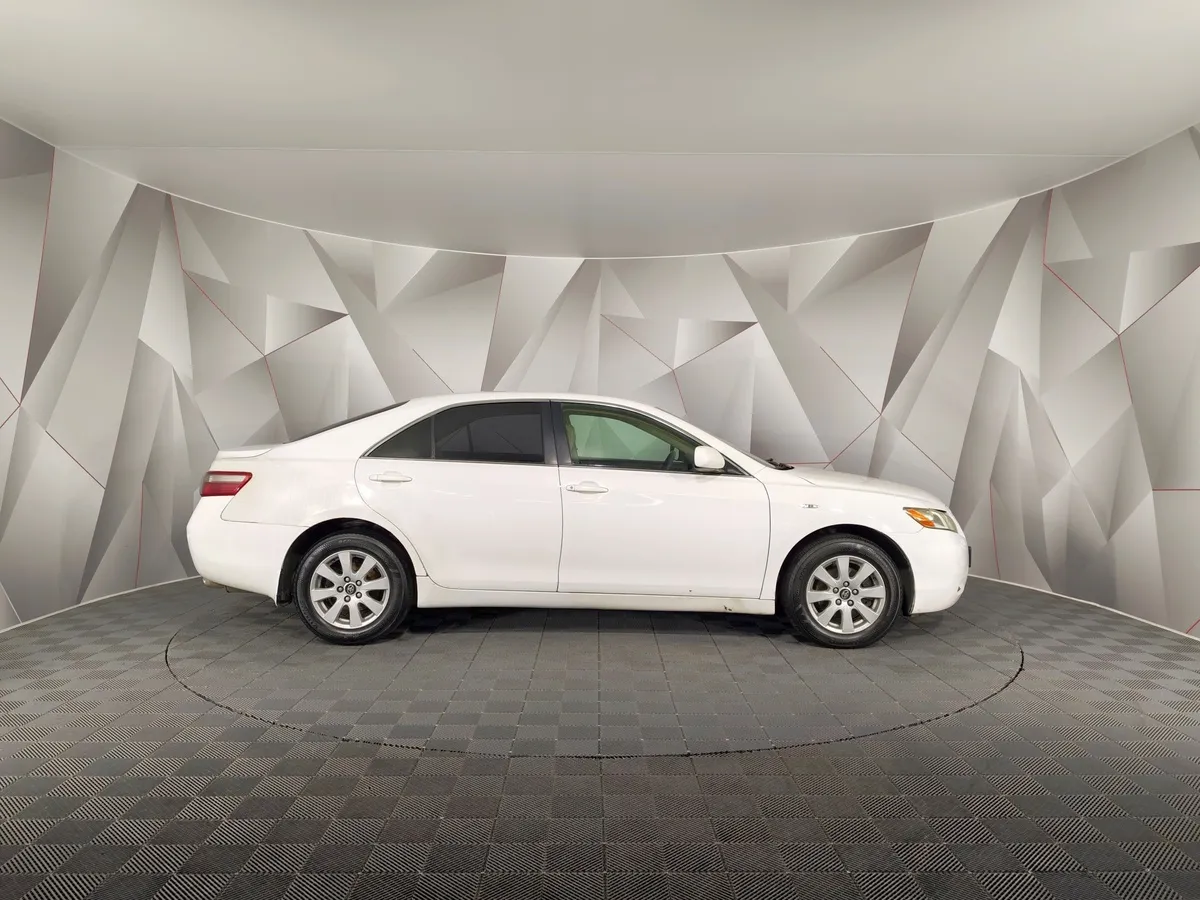 Toyota Camry 2.4 VVT-i AT (167 л.с.) Белый в АВИЛОН. Слайд №6
