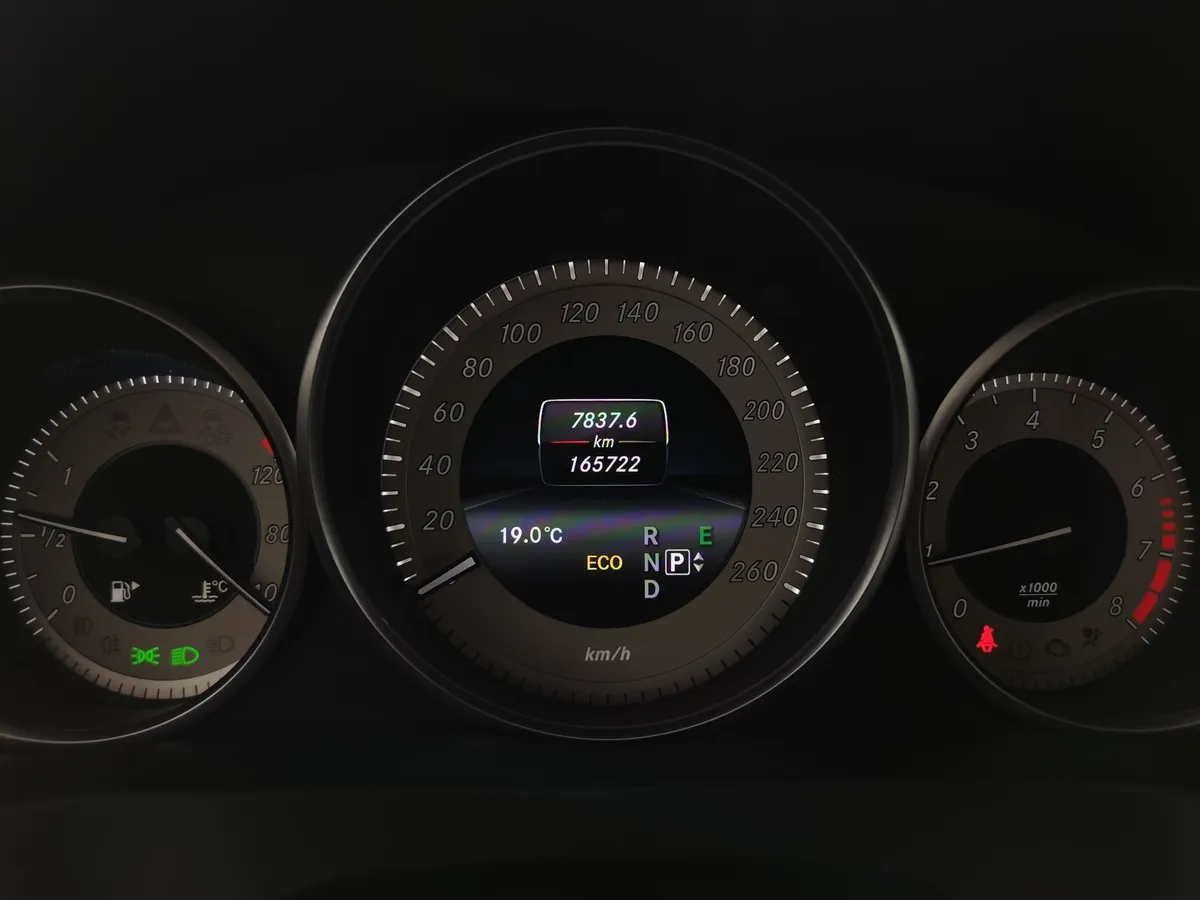 Mercedes-Benz E-Класс E 200 T BlueEfficiency 7G-Tronic Plus (184 л.с.) Серый в АВИЛОН. Слайд №17