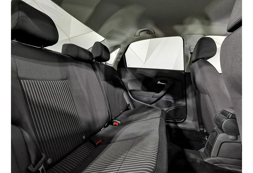 Volkswagen Polo 1.6 MPI AT (110 л.с.) Highline Синий в АВИЛОН. Слайд №16