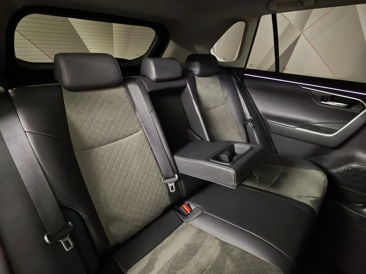 Toyota RAV4 2.0i CVT AWD (171 л.с.) Fashion Plus Белый в АВИЛОН. Слайд №15