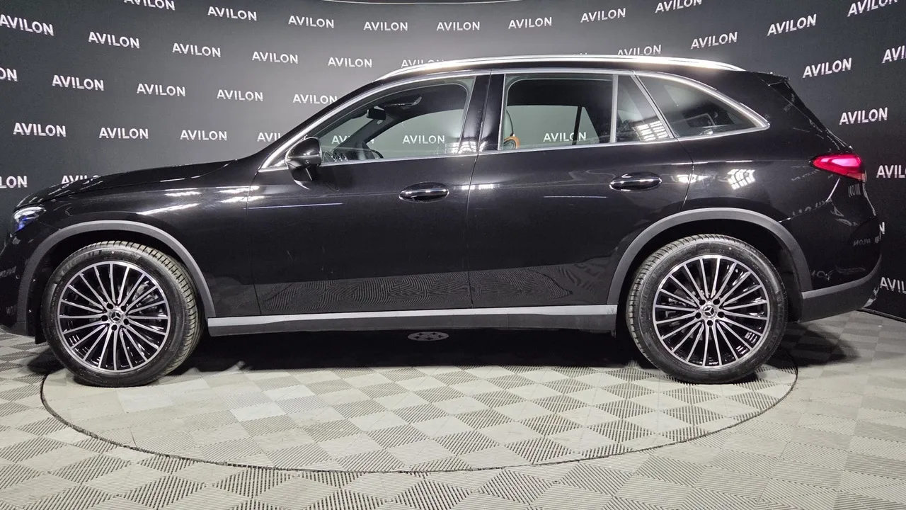 Mercedes-Benz GLC 300 4MATIC 9G-TRONIC (258 л.с.) Черный в АВИЛОН. Слайд №3