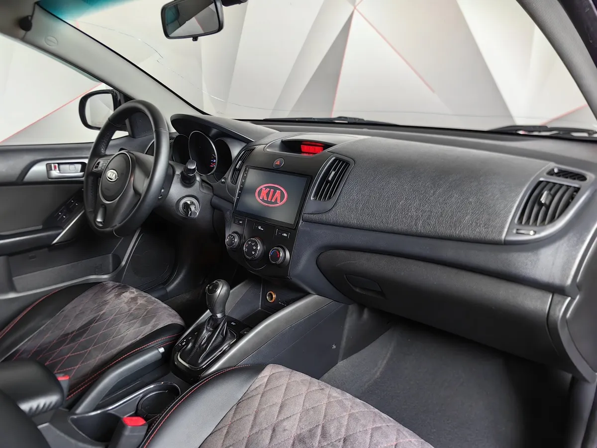 Kia Cerato 1.6 AT (126 л.с.) Красный в АВИЛОН. Слайд №13