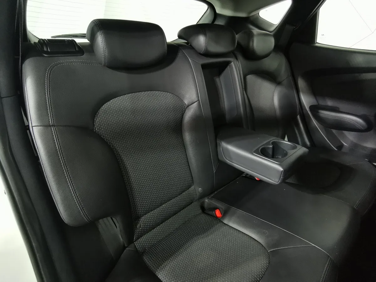Hyundai ix35 2.0 AT 4WD (150 л.с.) Comfort + Navi Белый в АВИЛОН. Слайд №16
