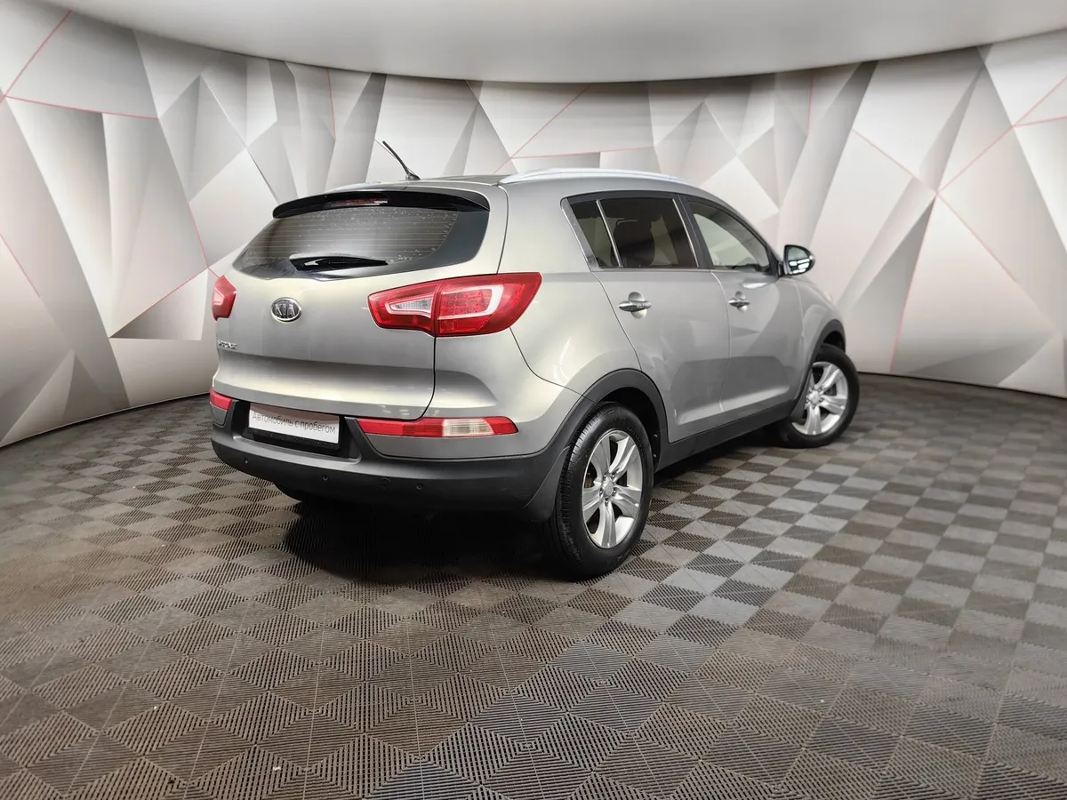 Kia Sportage 2.0 AT (150 л.с.) Серебристый в АВИЛОН. Слайд №2