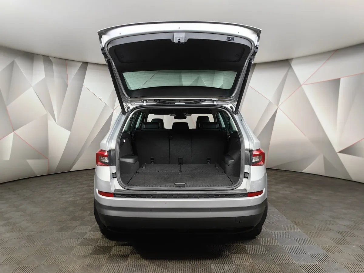 Skoda Kodiaq 2.0 TSI DSG 4X4 (180 л.с.) Серебристый в АВИЛОН. Слайд №11