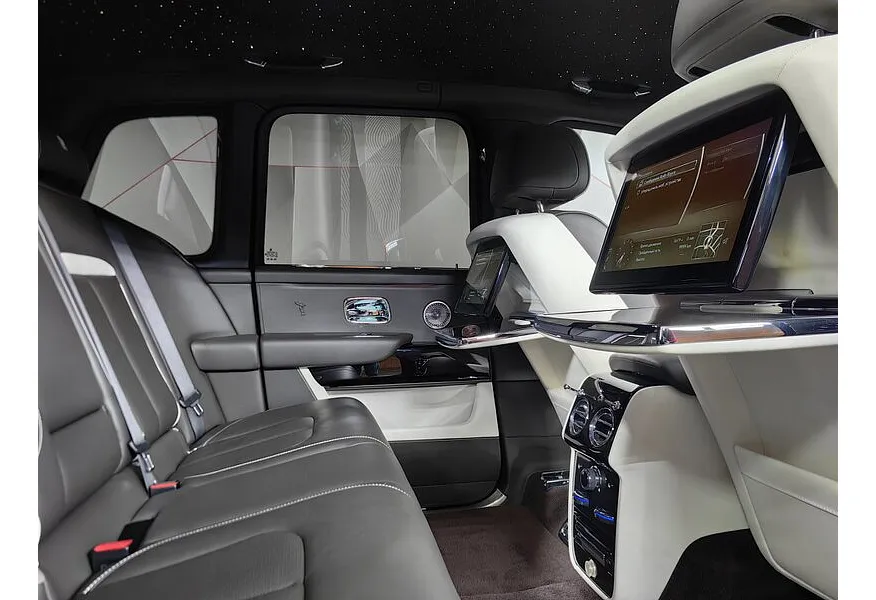 Rolls-Royce Cullinan 6.75 AT AWD (571 л.с.) Individual Черный в АВИЛОН. Слайд №16