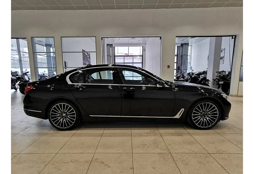 BMW 7 серия 730i Steptronic (258 л.с.) Черный в АВИЛОН. Слайд №6