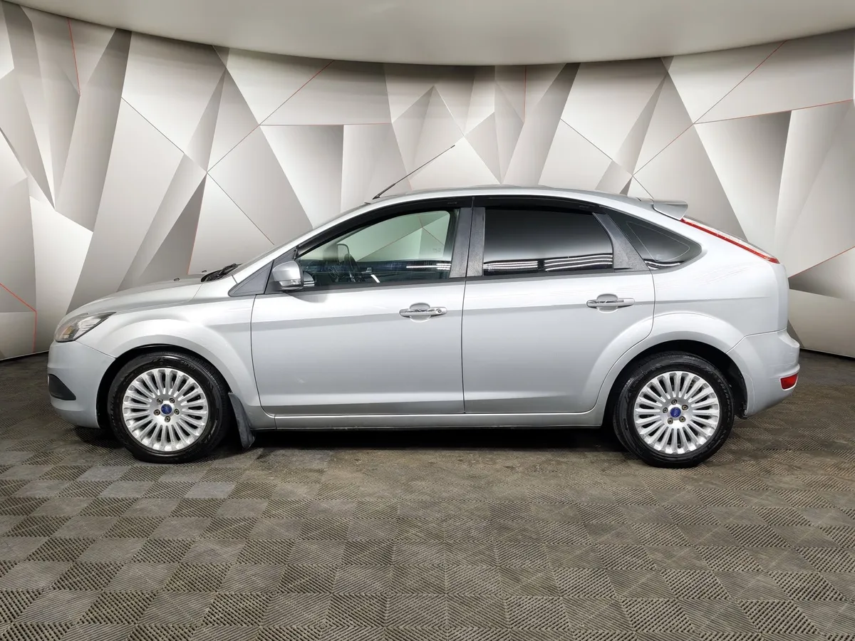 Ford Focus 2.0 AT (145 л.с.) Titanium Серебристый в АВИЛОН. Слайд №5