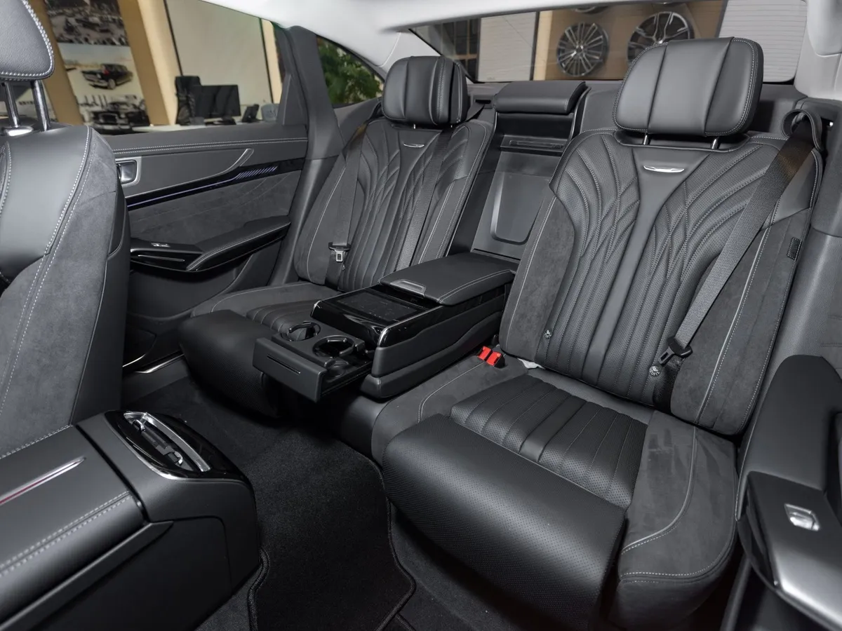 Hongqi H9 2.0T AT (245 л.с.) Делюкс Черный в АВИЛОН. Слайд №12