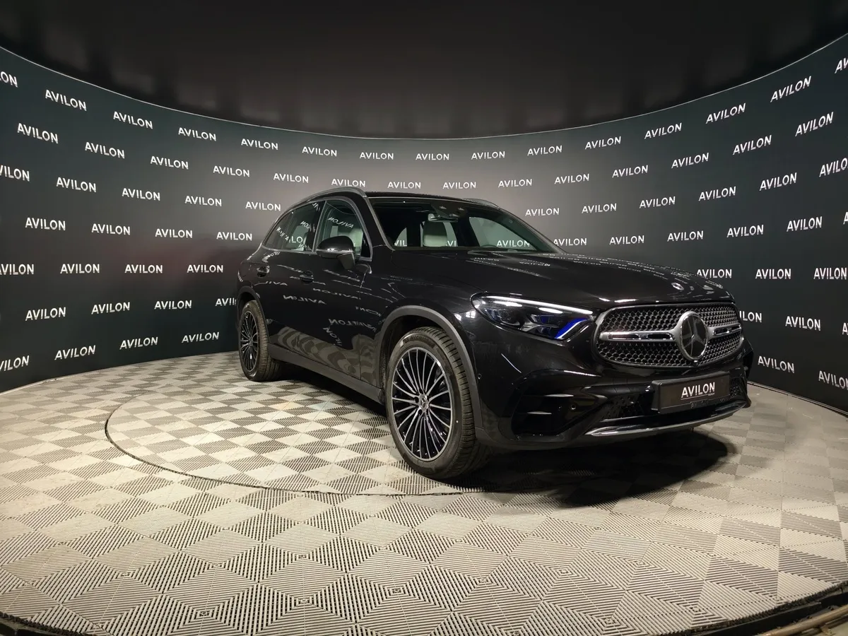 Mercedes-Benz GLC 300 4MATIC 9G-TRONIC (258 л.с.) Черный в АВИЛОН. Слайд №2
