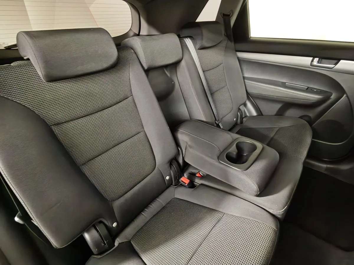 Kia Sorento 2.4 AT (175 л.с.) Classic Серебристый в АВИЛОН. Слайд №16