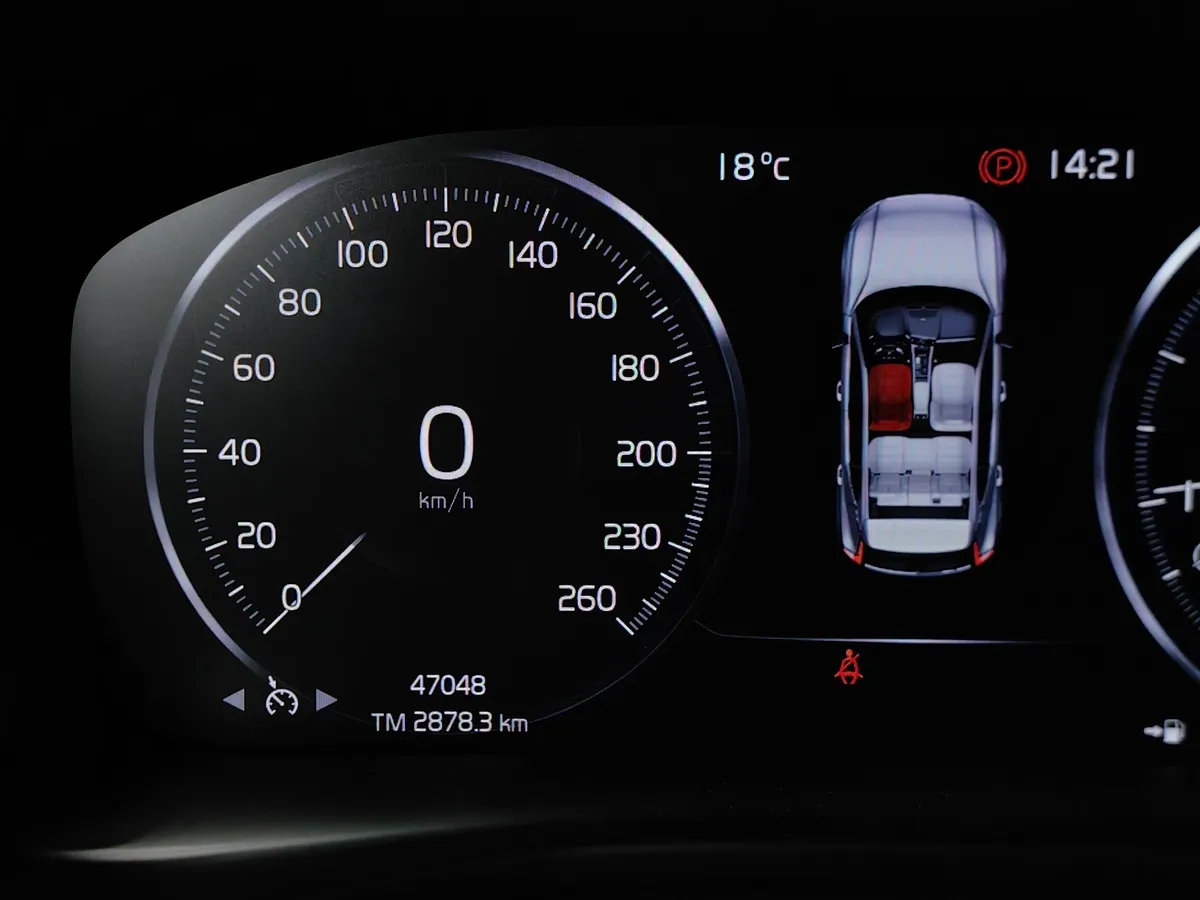 Volvo XC40 1.5 T3 Drive-E AT (150 л.с.) Momentum Черный в АВИЛОН. Слайд №18