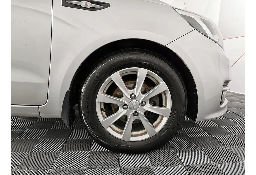 Kia Rio 1.4 AT (107 л.с.) Серебристый в АВИЛОН. Слайд №20