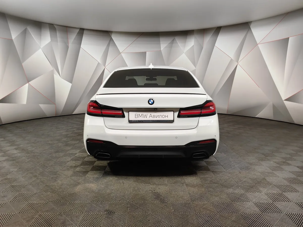 BMW 5 серия 540i xDrive Steptronic (340 л.с.) M Sport Pro Белый в АВИЛОН. Слайд №4