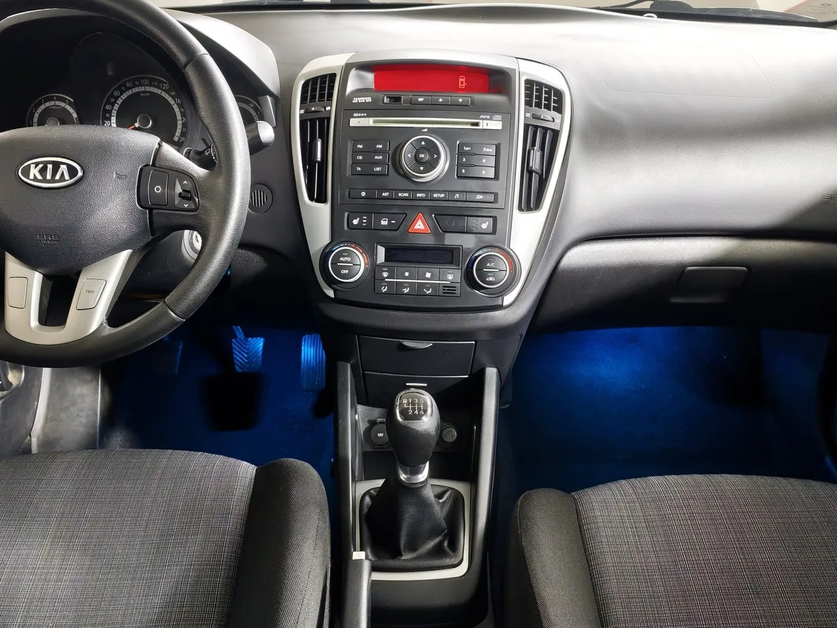 Kia Ceed 1.6 MT (129 л.с.) Comfort Серебристый в АВИЛОН. Слайд №13