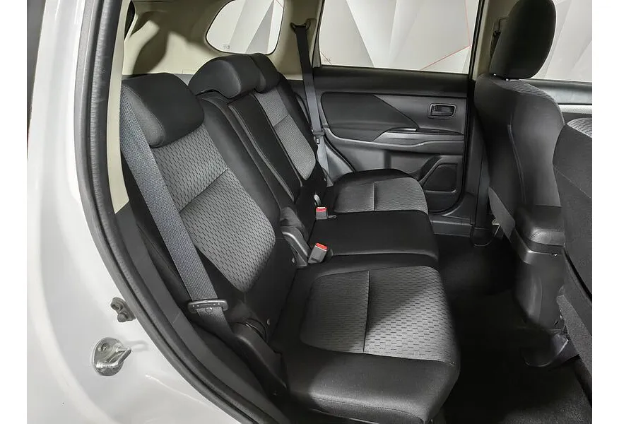 Mitsubishi Outlander 2.0 CVT 4WD (146 л.с.) Белый в АВИЛОН. Слайд №15