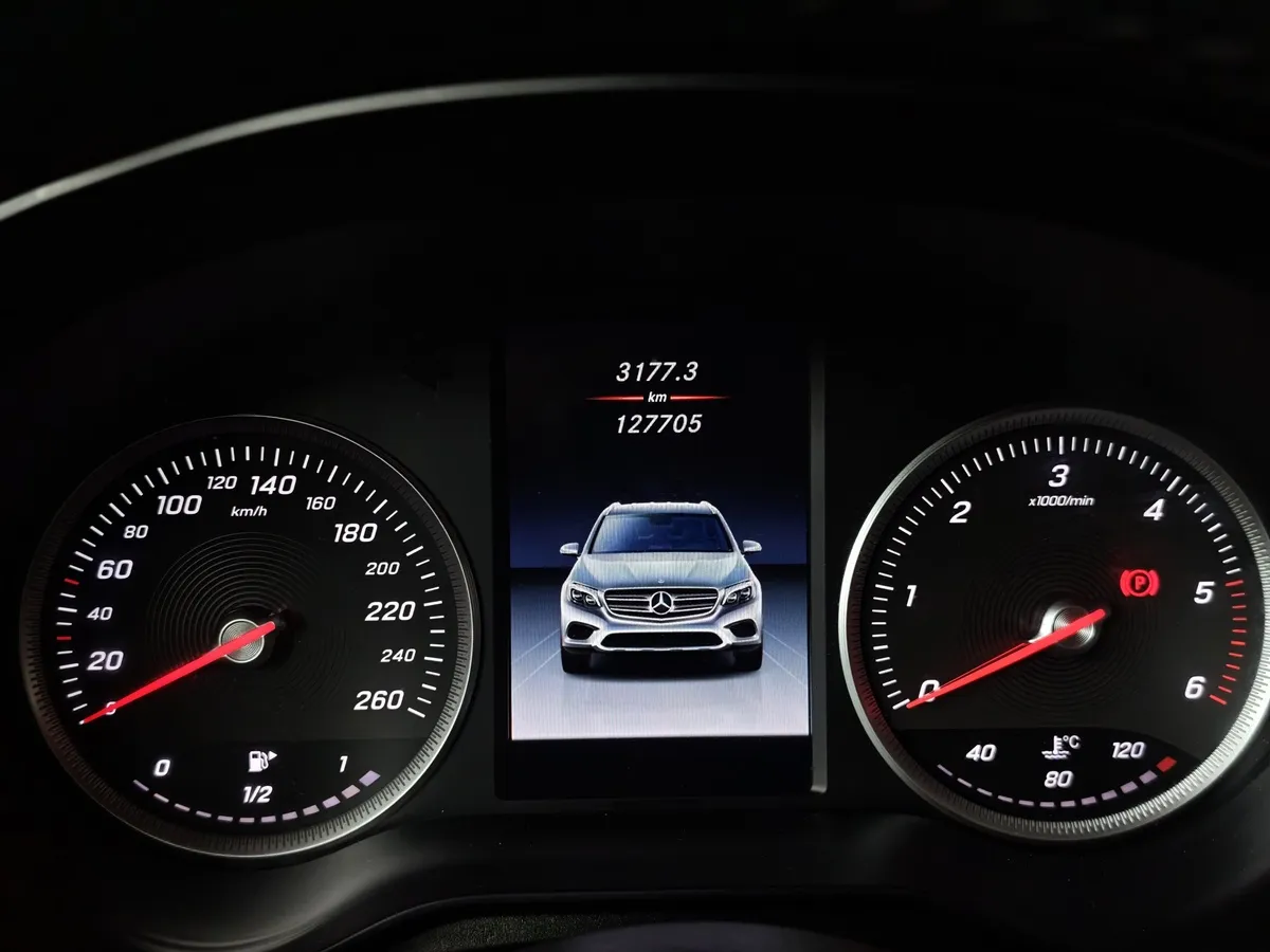 Mercedes-Benz GLC 250 d 9G-TRONIC 4MATIC (204 л.с.) Sport Черный в АВИЛОН. Слайд №18