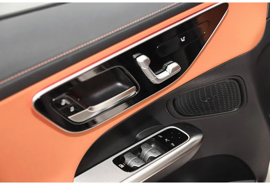 Mercedes-Benz GLC Купе 260 9G-TRONIC 4MATIC (204 л.с.) Белый в АВИЛОН. Слайд №20