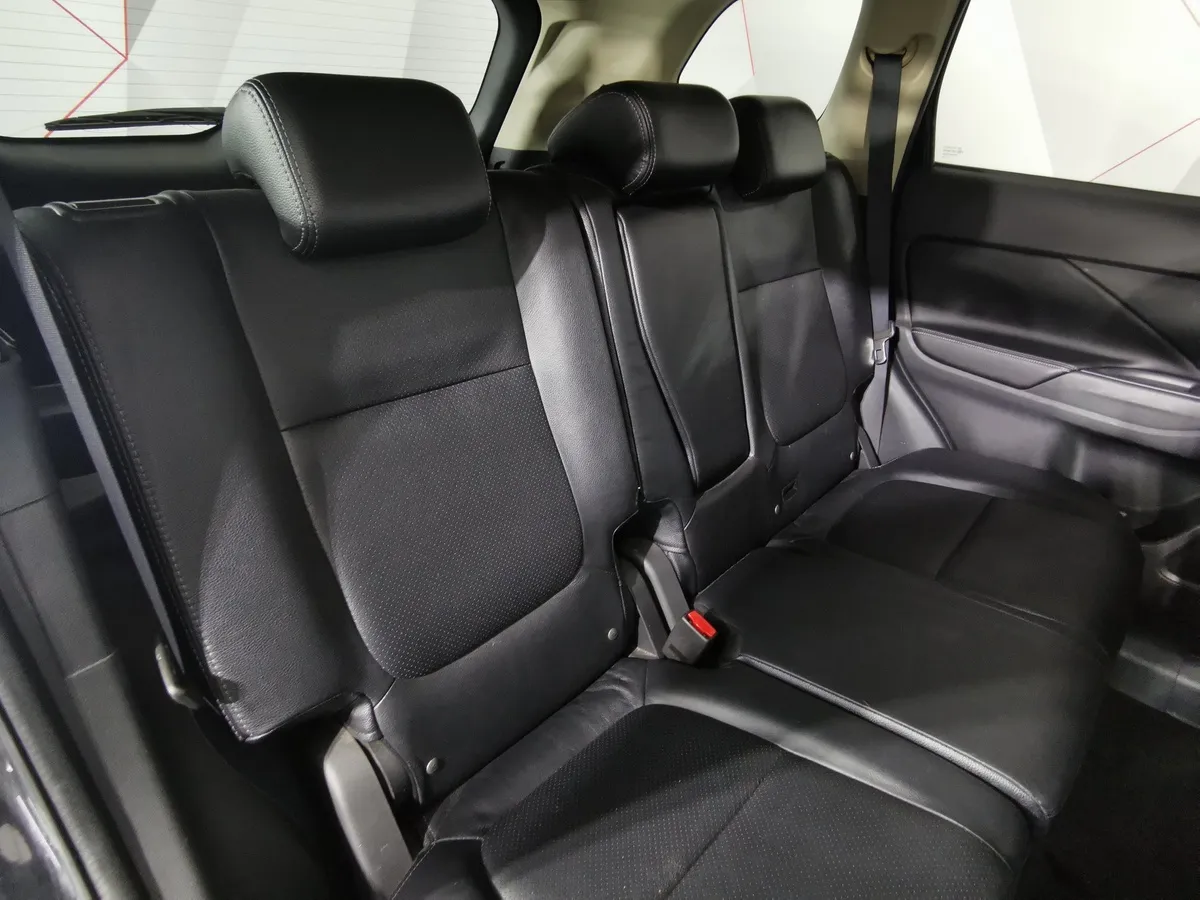 Mitsubishi Outlander 2.0 CVT 4WD (146 л.с.) Черный в АВИЛОН. Слайд №13