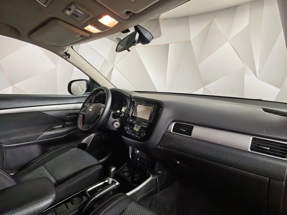 Mitsubishi Outlander 2.0 CVT (146 л.с.) Invite Белый в АВИЛОН. Слайд №13