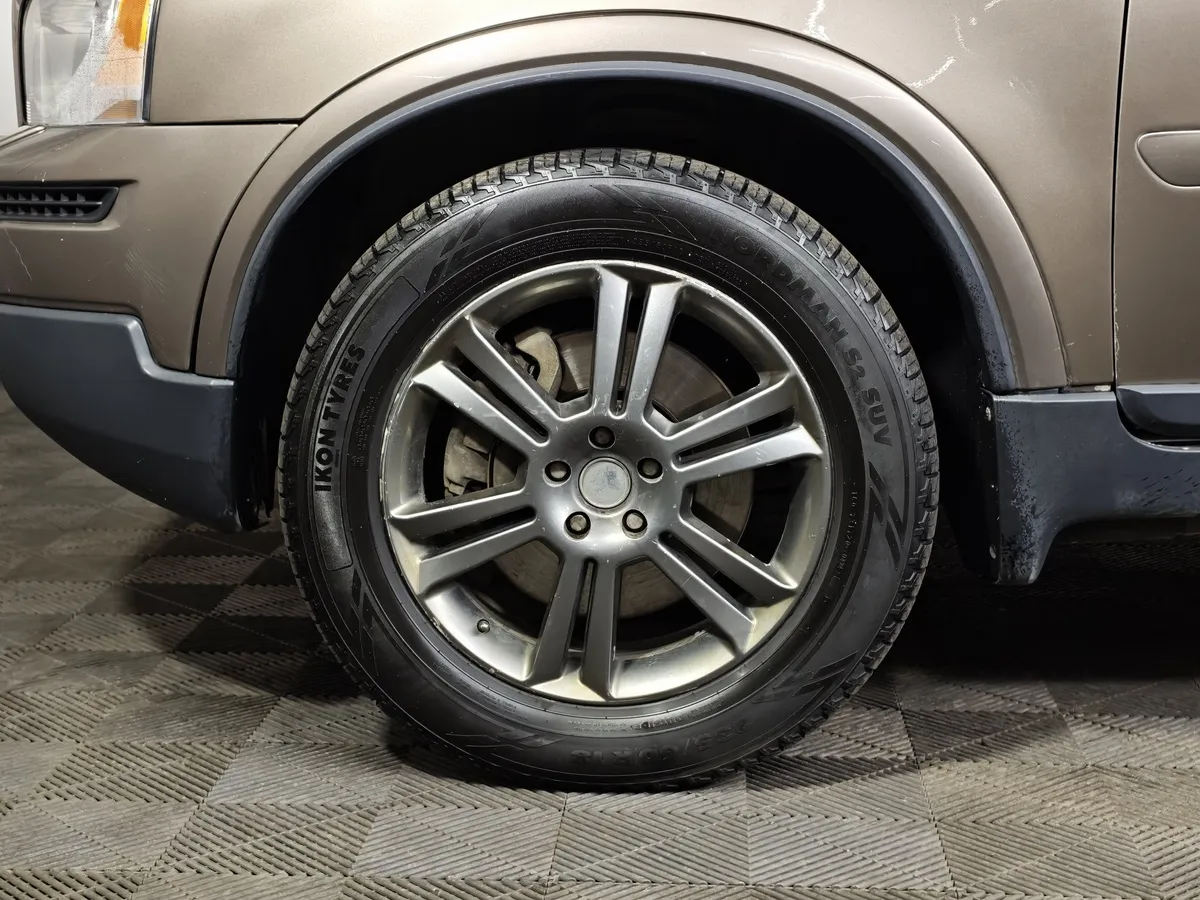 Volvo XC90 2.5 T5 Geartronic AWD (5 мест) (210 л.с.) Коричневый в АВИЛОН. Слайд №9