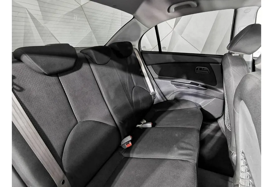 Kia Rio 1.4 AT (97 л.с.) Серебристый в АВИЛОН. Слайд №15 Kia Rio 1.4 AT (97 л.с.) Серебристый в АВИЛОН. Слайд №15