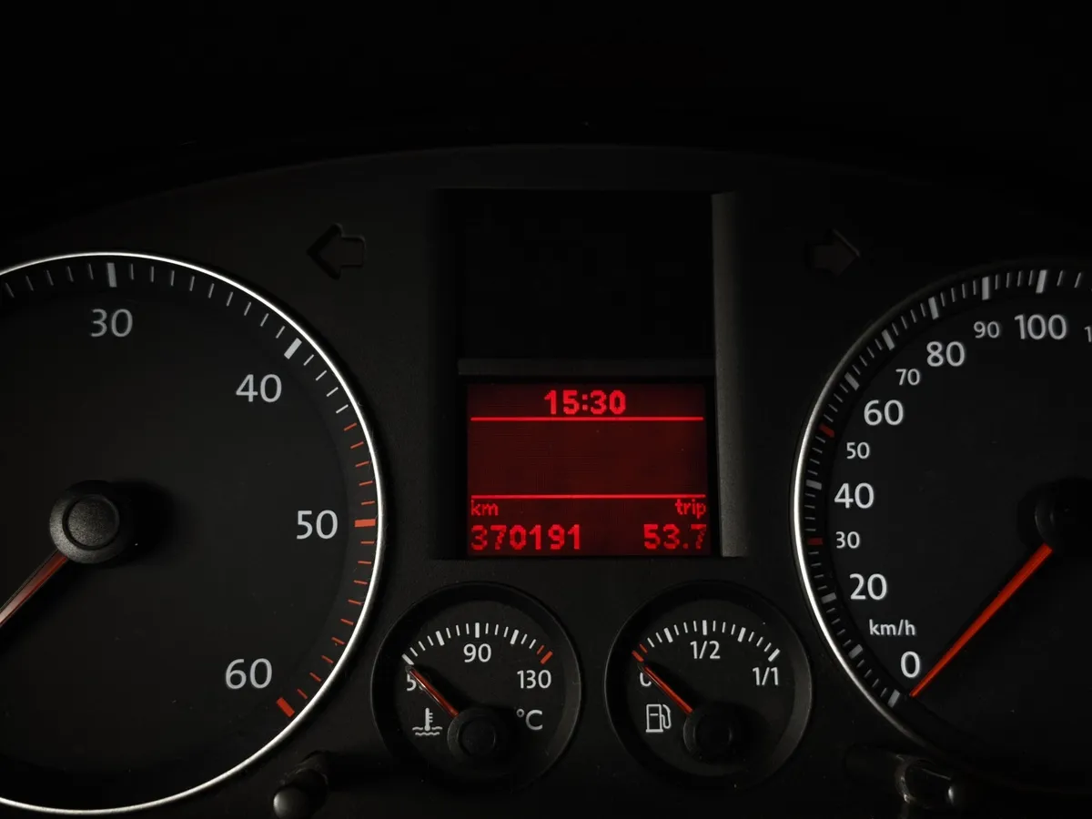 Volkswagen Touran 1.9 TDI AT (100 л.с.) Conceptline Красный в АВИЛОН. Слайд №15