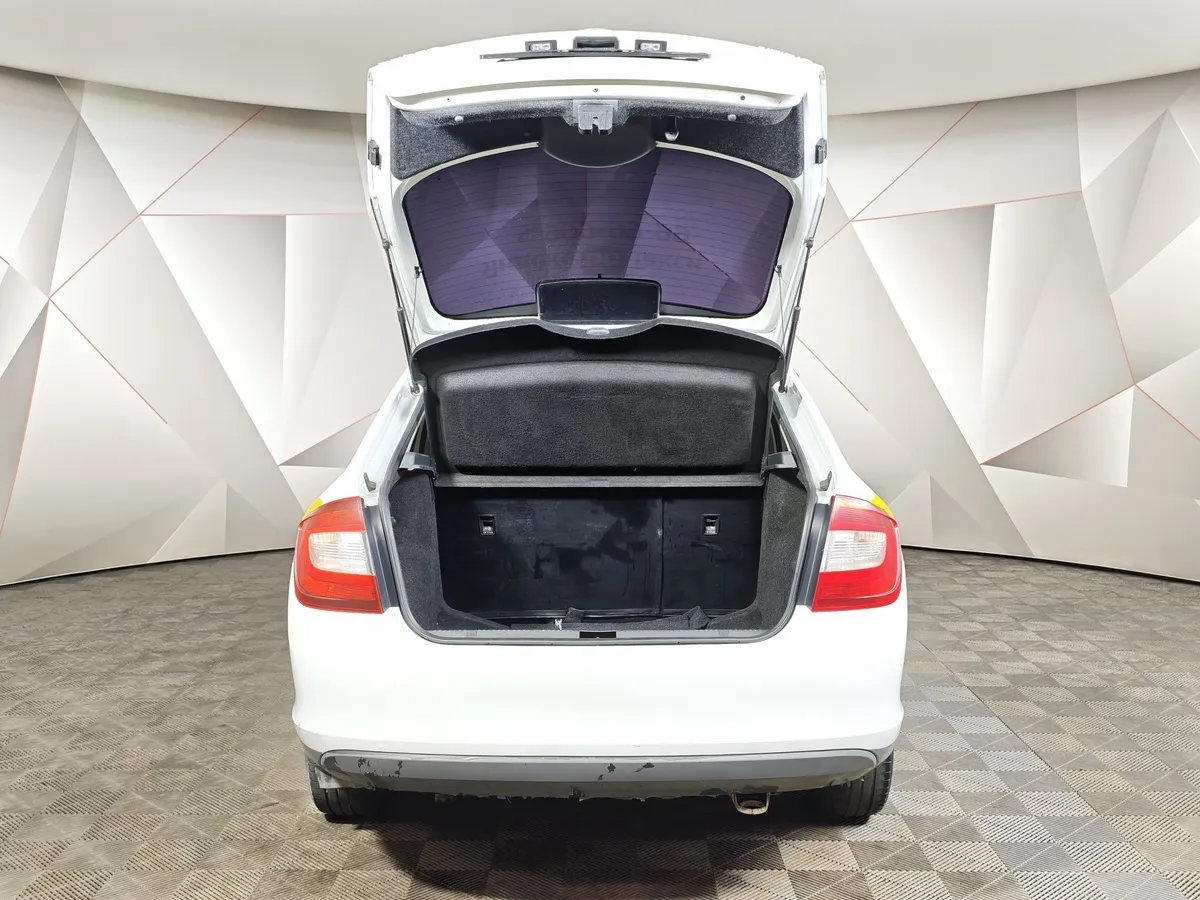 Skoda Rapid 1.6 AT (110 л.с.) Белый в АВИЛОН. Слайд №12