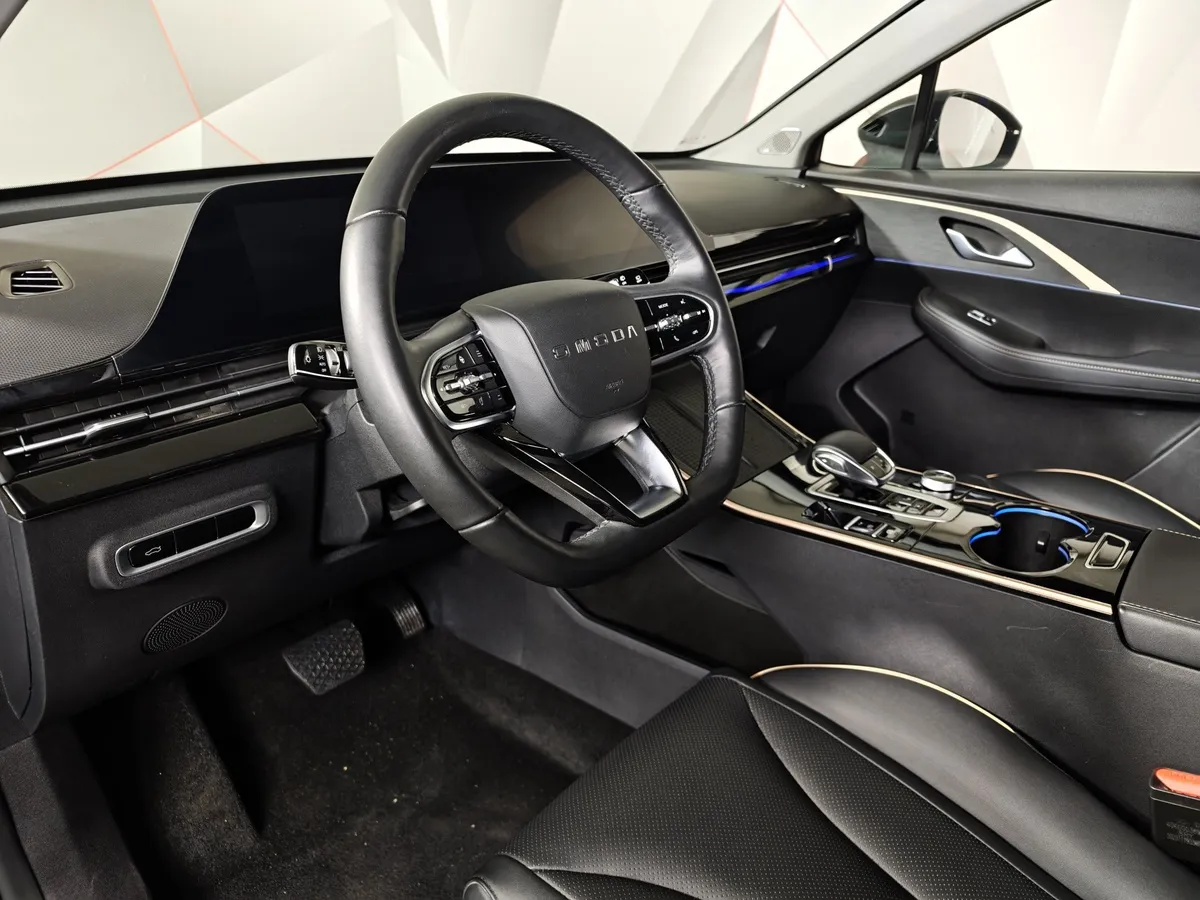 Omoda C5 1.6T DCT 4WD (150 л.с.) Supreme (двухцветный, красные элементы экстерьера) Серый в АВИЛОН. Слайд №19