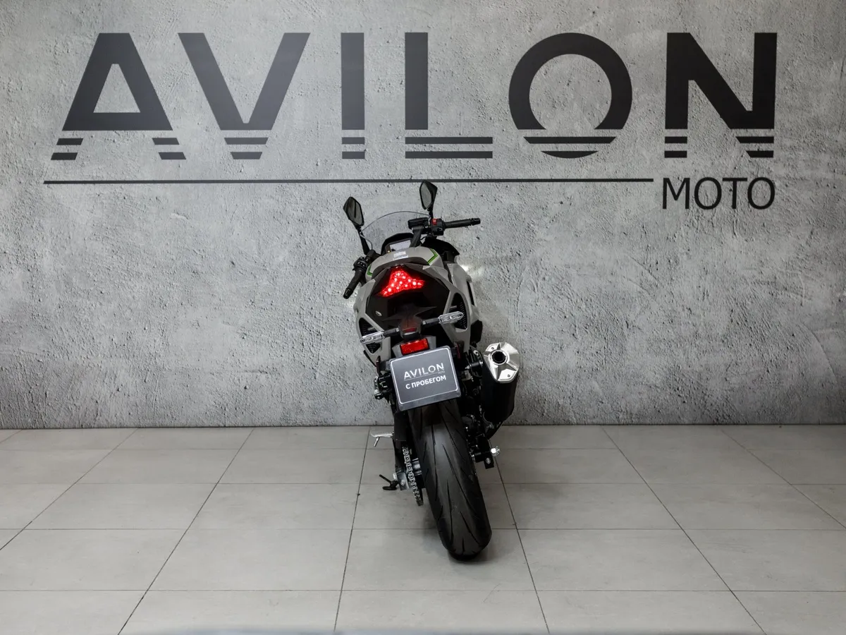 Kawasaki Ninja 7 Hybrid 450 см³ (69 л.с.) 450 Серебристый в АВИЛОН. Слайд №6