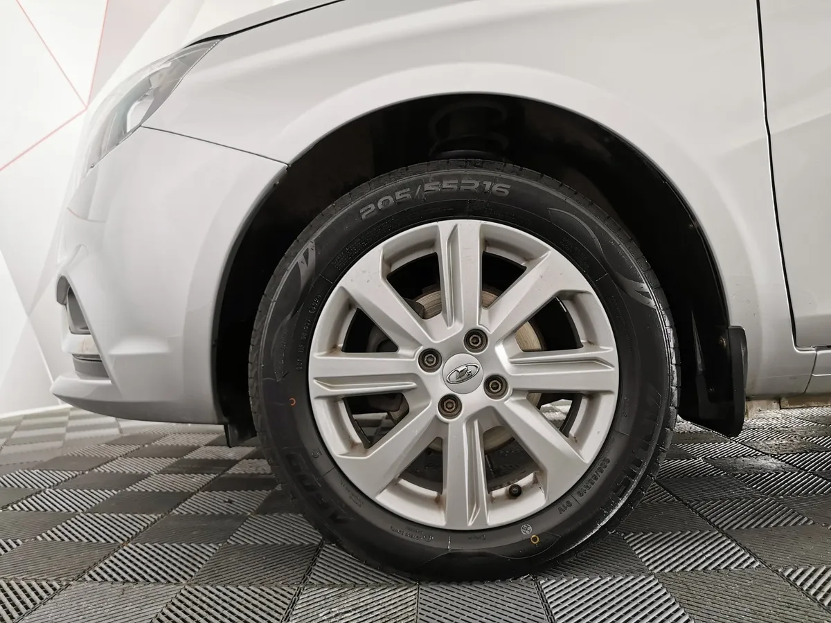 ВАЗ (Lada) Vesta 1.6 CVT (113 л.с.) Luxe Multimedia Серый в АВИЛОН. Слайд №9