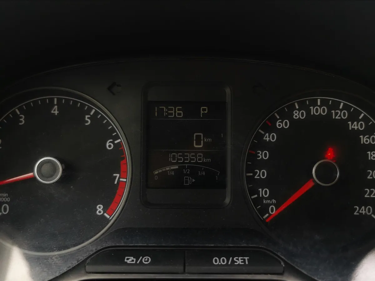 Volkswagen Polo 1.6 MPI AT (110 л.с.) Бежевый в АВИЛОН. Слайд №17