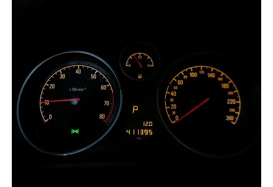 Opel Astra 1.8 AT (140 л.с.) Черный в АВИЛОН. Слайд №15