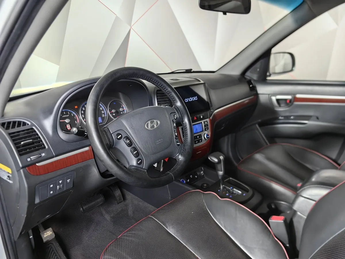 Hyundai Santa Fe 2.7 AT (188 л.с.) Серебристый в АВИЛОН. Слайд №18