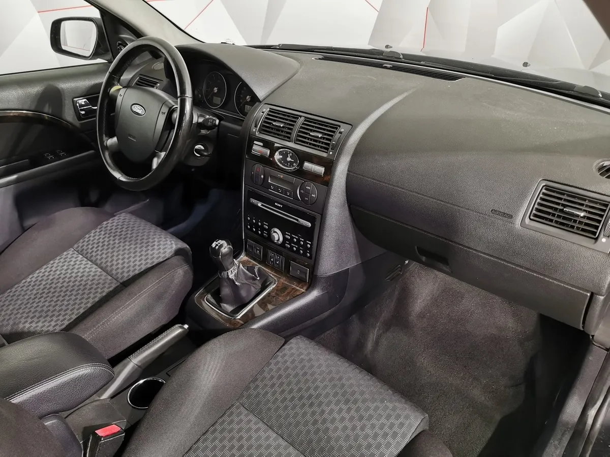 Ford Mondeo 2.0 MT (145 л.с.) Серый в АВИЛОН. Слайд №12
