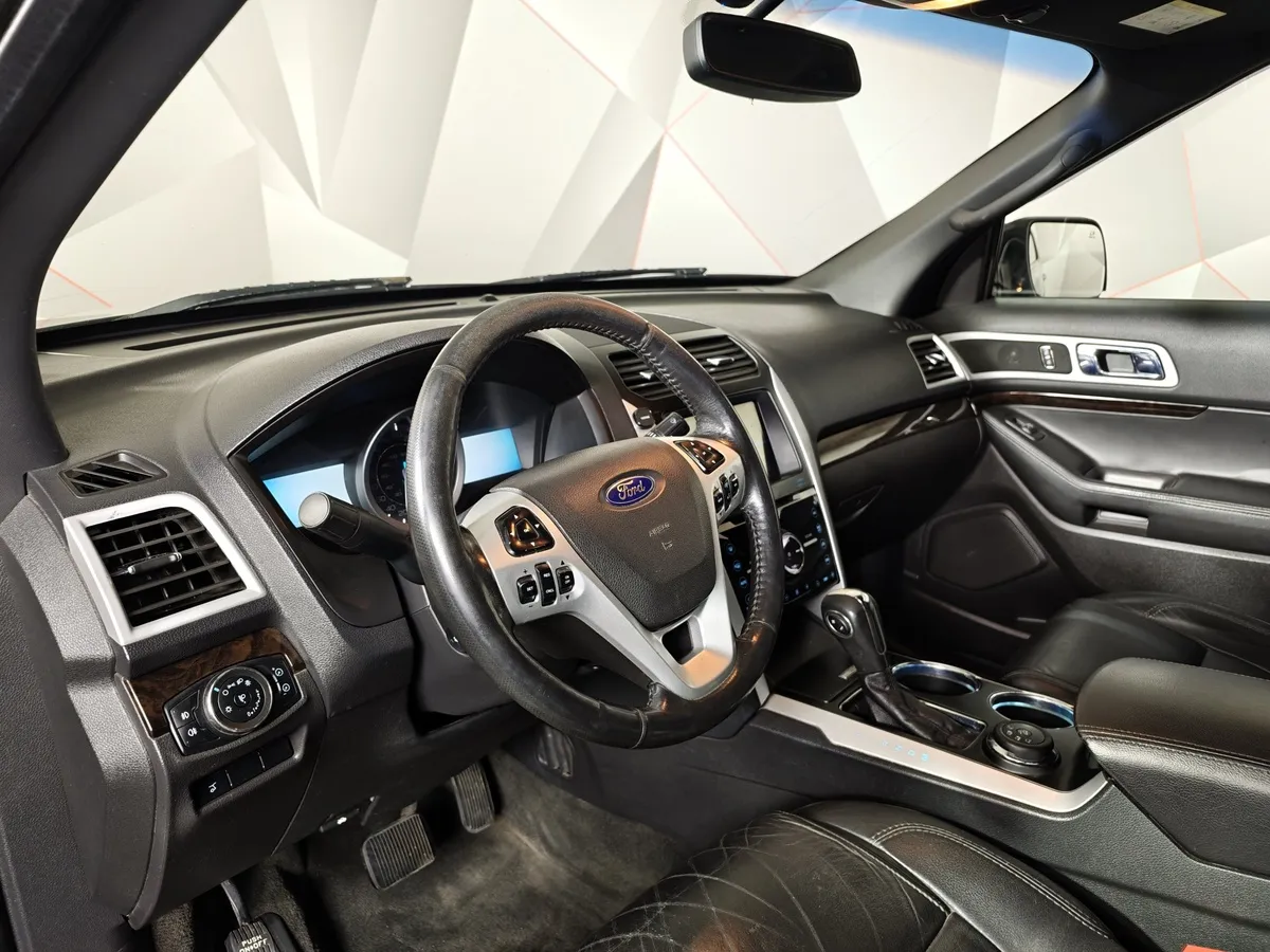 Ford Explorer 3.5 SelectShift 4WD (294 л.с.) Черный в АВИЛОН. Слайд №16