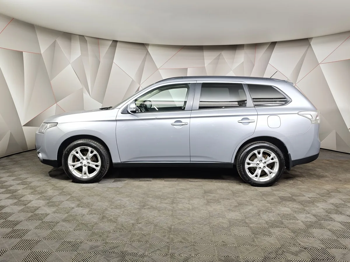 Mitsubishi Outlander 2.4 MIVEC CVT 4WD (167 л.с.) Instyle Серебристый в АВИЛОН. Слайд №5