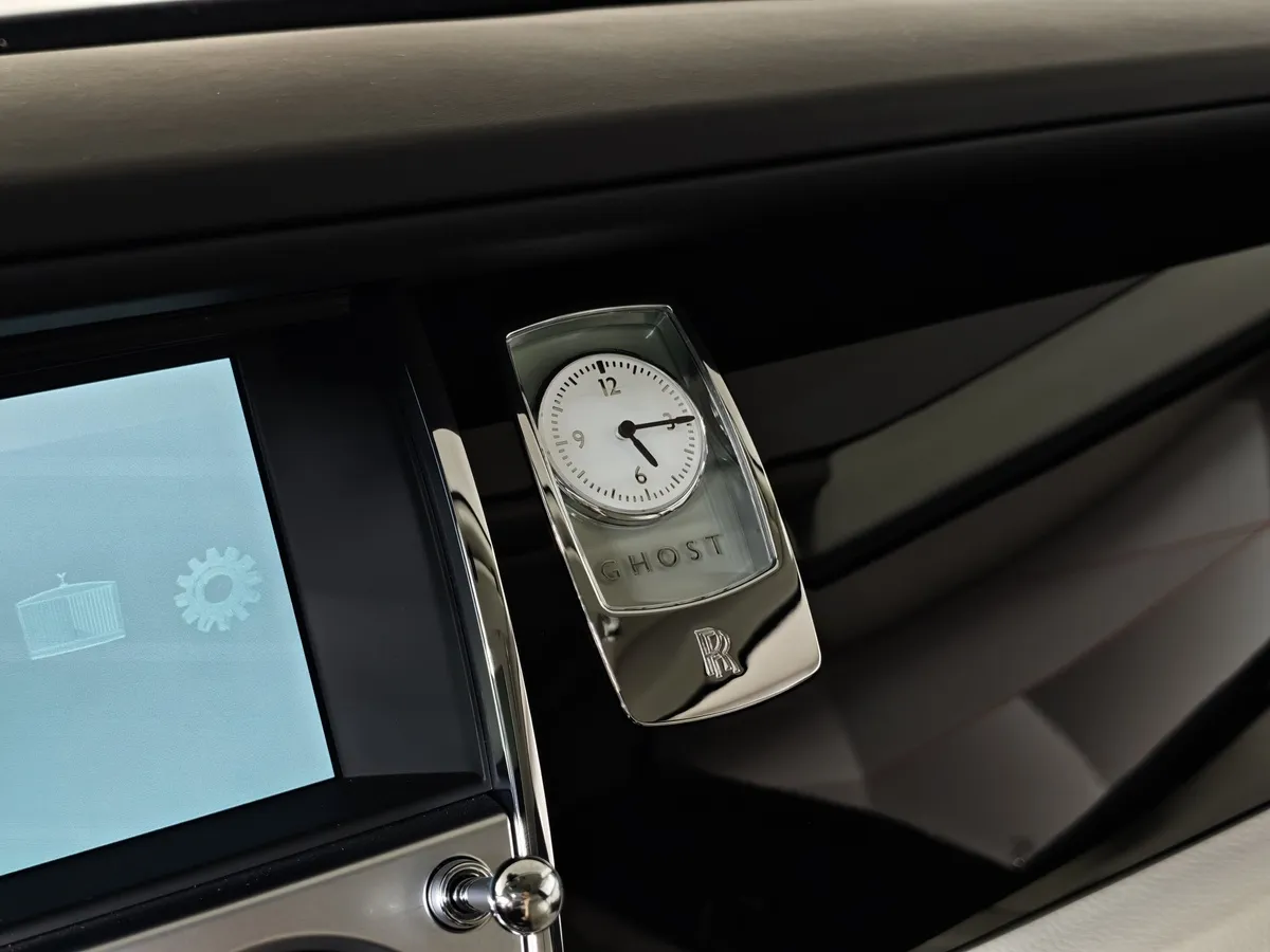 Rolls-Royce Ghost 6.6 AT (570 л.с.) Individual Серый в АВИЛОН. Слайд №27