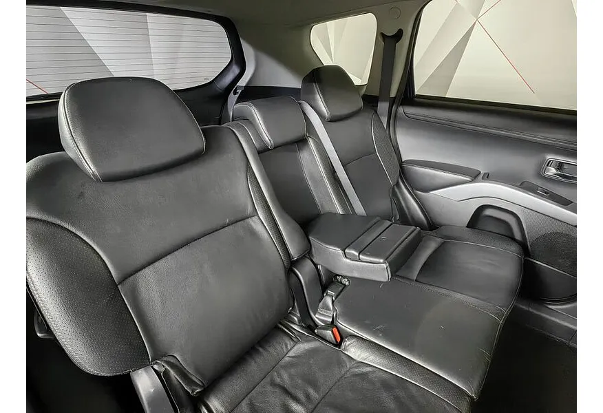 Mitsubishi Outlander 2.4 CVT 4WD (170 л.с.) Синий в АВИЛОН. Слайд №15 Mitsubishi Outlander 2.4 CVT 4WD (170 л.с.) Синий в АВИЛОН. Слайд №15